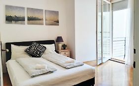 Gold Rose Apartment With 3 Rooms